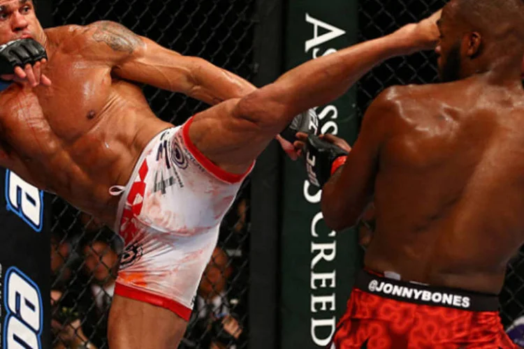 
	Luta do UFC 152: o canal Combate &eacute; emissora oficial do&nbsp;UFC&nbsp;no Brasil, primeiro canal no mundo com 24h de programa&ccedil;&atilde;o dedicadas &agrave;s artes marciais
 (UFC/Divulgação)
