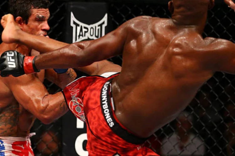 Vitor Belfort e Jon Jones se enfrentam no UFC 152, realizado nesta madrugada no Canadá (UFC/Divulgação)