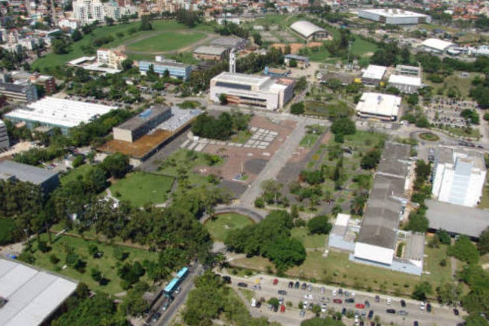 Alunos mantêm ocupação na reitoria da UFSC