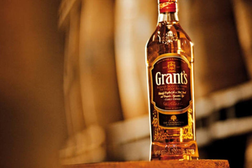 Whisky Grant’s premia consumidores com churrasco