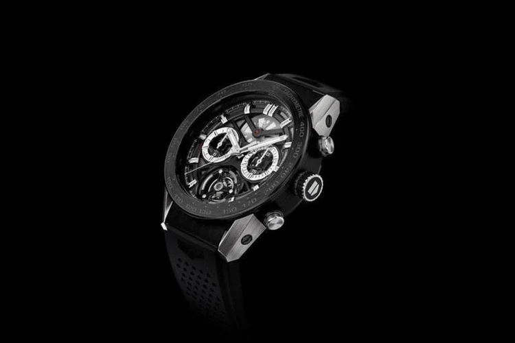 
	Ulysse Nardin Grand Deck Marine Tourbillon: a cada ano, as marcas tentam inovar cada vez mais e apresentam novas pe&ccedil;as, com novas fun&ccedil;&otilde;es e at&eacute; mesmo maior efetividade do turbilh&atilde;o
 (Divulgação)