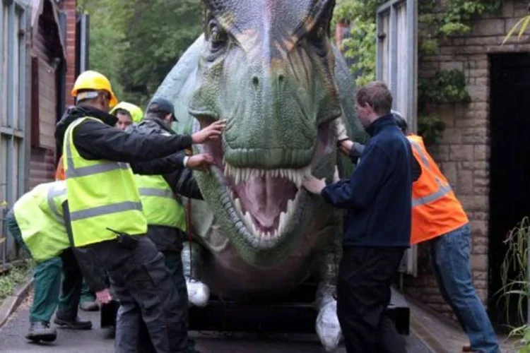 Uma giganteca réplica do Tiranossauro Rex (Matt Cardy/Getty Images)
