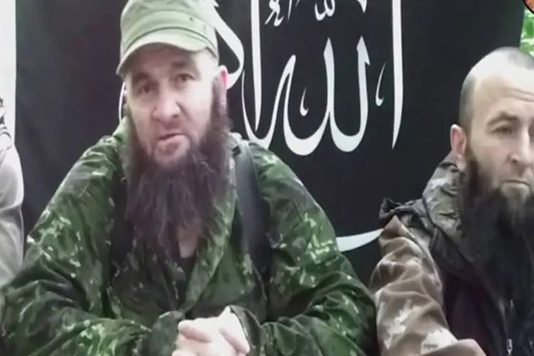 Líder de militância islâmica Doku Umarov anunciou em vídeo o cancelamento da ordem de não atacar alvos russos fora do Cáucaso do Norte e pregou impedimento de Olimpíada (Reprodução/Reuters)