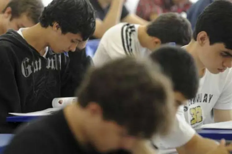 
	Estudantes em vestibular: primeira fase da prova para entrar na Unicamp ser&aacute; realizada em 11 de novembro de 2012
 (Agência Brasil)