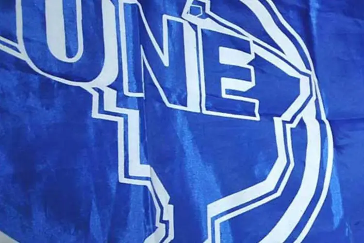 Bandeira da UNE: os dirigentes estudantis convidaram José Serra para o evento, mas o tucano também não confirmou presença (Agência Brasil)