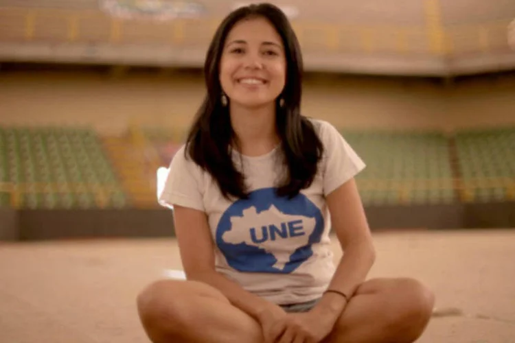 A estudante do curso de Letras da Universidade de São Paulo (USP), Virgínia Barros, de 27 anos, foi eleita nova presidente da União Nacional dos Estudantes (UNE) (UNE/Divulgação)