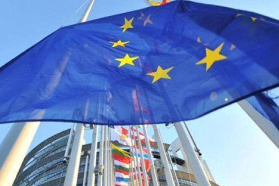 Euro sobe com expectativa de ação coordenada de BCs