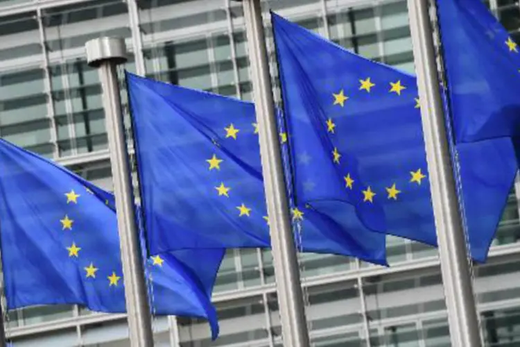 
	Bandeiras da Uni&atilde;o Europeia: hoje, a Europa concentra seus esfor&ccedil;os na rela&ccedil;&atilde;o com Estados Unidos e &Aacute;sia
 (Emmanuel Dunand/AFP)