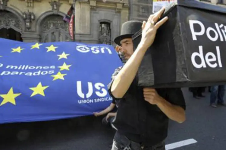 
	Protesto contra desemprego na Espanha: em compara&ccedil;&atilde;o com setembro de 2012, desemprego cresceu 0,6 pontos nos membros do euro e em 0,4 na Uni&atilde;o Europeia
 (Philippe Desmazes/AFP)