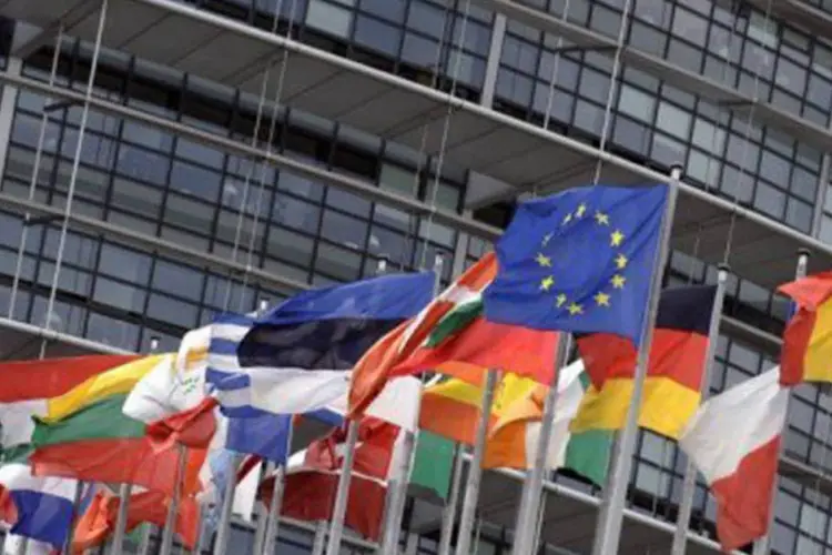 Líderes europeus reconheceram que a estratégia de austeridade até agora defendida pela UE 'não é suficiente' para revitalizar a economia e os mercados de trabalho (Johanna Leguerre/AFP)