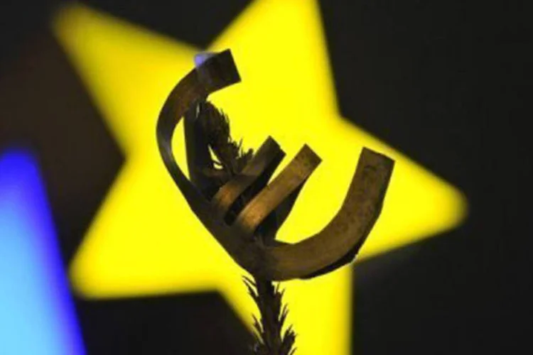 PIB da UE se reduziu 0,3% entre outubro e dezembro com relação aos três meses precedentes (Boris Roessler/AFP)