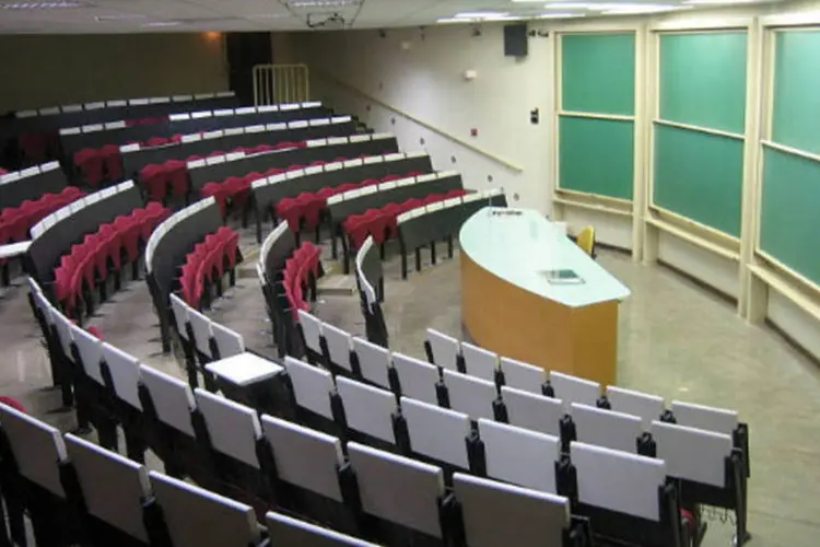 
	Sala de aula da Universidade Estadual de Campinas (Unicamp): na sexta-feira, 7, ser&aacute; divulgada a primeira chamada para a matr&iacute;cula presencial
 (Priscila Micaroni Lalli/ Wikimedia Commons)