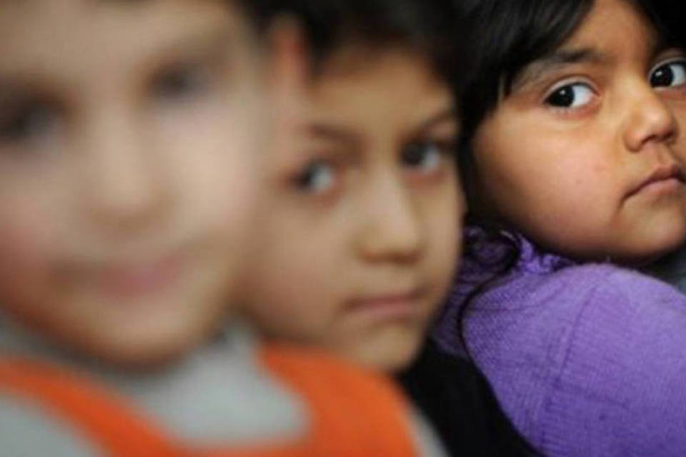 Crianças da Romênia durante visita da Unicef em Sofia: as democracias escandinavas têm somente 3% de crianças pobres (Nikolay Doychinov/AFP/AFP)