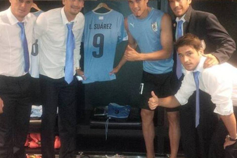 Camisa e chuteiras no vestiário garantem Suárez no Maracanã