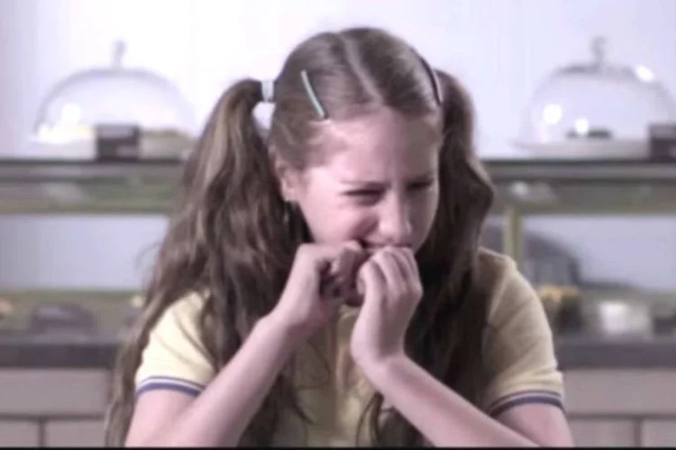 Comercial da Unilever: novo sachê de temperos que abre com facilidade (Reprodução)