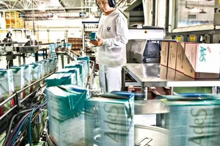 
	F&aacute;brica da Unilever em Minas Gerais: produ&ccedil;&atilde;o industrial aumentou em outubro para 54,5 pontos no Brasil
 (Germano Lüders/EXAME.com)