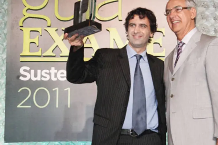 Fernando Fernandez ao lado de Alexandre Caldini, na premiação do Guia EXAME Sustentabilidade (Egberto Nogueira/imafortogaleria)
