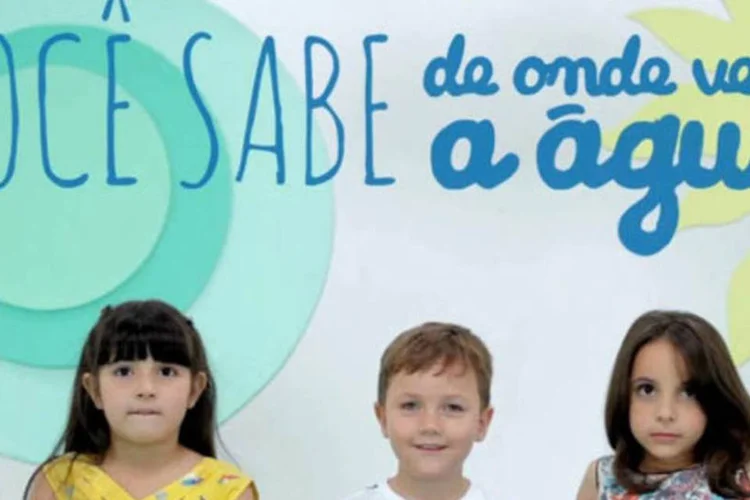 
	Crian&ccedil;as: &quot;De onde vem a &aacute;gua?&quot; &quot;Voc&ecirc; sabe o que t&ecirc;m na &aacute;gua que voc&ecirc; bebe?&quot; &quot;Voc&ecirc; pode beber qualquer &aacute;gua?&quot; foram as perguntas feitas
 (Reprodução)