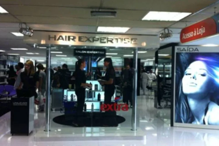 No espaço Hair Expertise, as consumidoras podem realizar tratamentos para o cabelo, como hidratação e escova feitas com produtos da empresa (Divulgação)