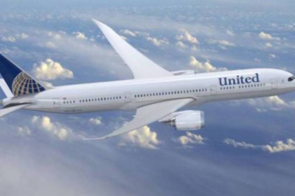 Voo da United Airlines pousa na Irlanda após alerta de bomba