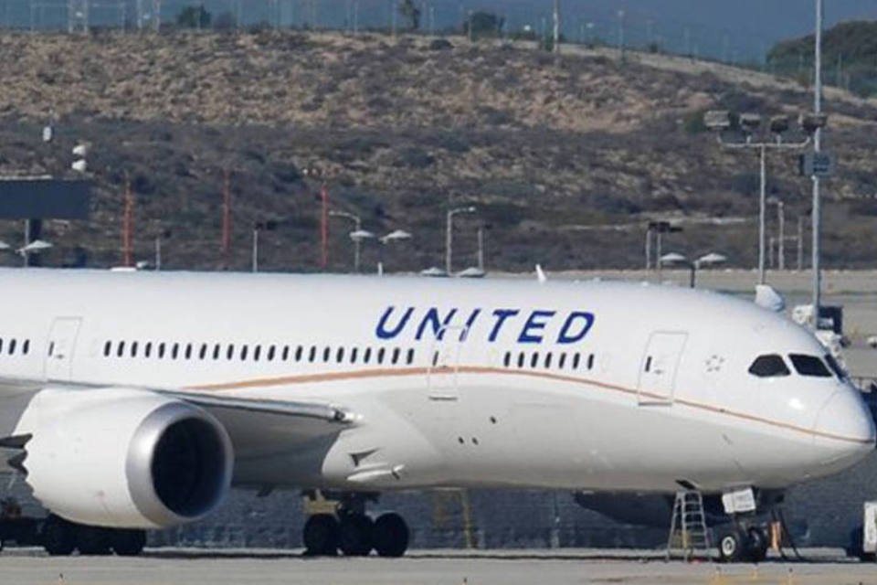 United Airlines prorroga até maio permanência de 787 em solo