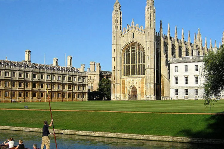 Universidade de Cambridge: instituição lidera ranking por ter mais referências na Wikipedia (Reprodução/Wikimedia Commons/Wikimedia Commons)