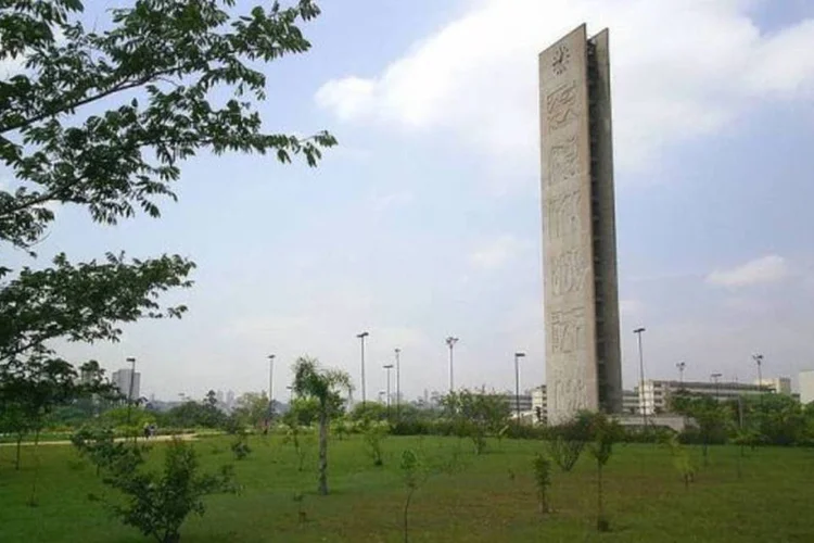 A Fundação Universitária para o Vestibular oferece 10.852 vagas para cursos de graduação da USP e 100 vagas para a Faculdade de Ciências Médicas da Santa Casa de São Paulo (Wikimedia Commons)