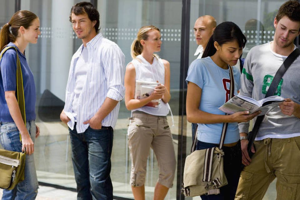 Universidade destina bolsas para jovens virgens na África