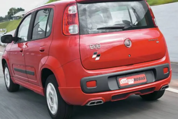 
	Uno 1.4 Attractive modelo 2010 da Fiat: vendas da companhia subiram 11% em 2012 na compara&ccedil;&atilde;o com 2011
 (Christian Castanho / Quatro Rodas)