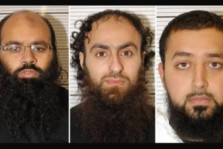 
	Irfan Naseer (E), Irfan Khalid (C) e Ashik Ali (D): os homens, que sempre negaram as acusa&ccedil;&otilde;es, foram considerados culpados de v&aacute;rios delitos sob a lei antiterrorista
 (West Midlands Police/AFP)