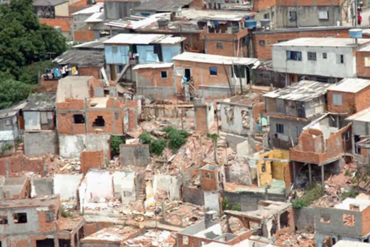 
	Favela na zona oeste da capital paulista: inc&ecirc;ndio j&aacute; foi interrompido
 (Marcos Santos/USP Imagens)