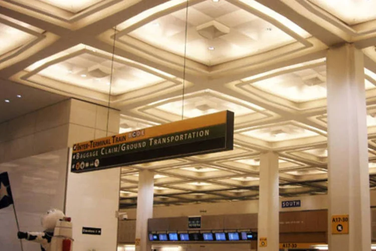 
	Aeroporto do Texas: pelo menos sete pessoas morreram no Texas, no Arkansas e no Novo M&eacute;xico desde quinta-feira em incidentes relacionados &agrave; tempestade de inverno
 (Wikimedia Commons / Hequals2henry)