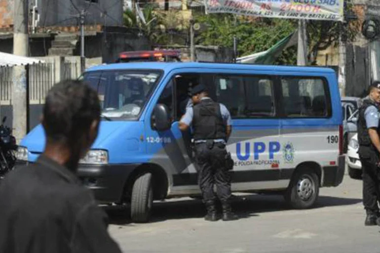 
	Vila Cruzeiro, no Rio de Janeiro: Um dia ap&oacute;s a pol&iacute;cia refor&ccedil;ar a&ccedil;&atilde;o na Vila Cruzeiro, tiroteios s&atilde;o registrados no Chap&eacute;u Mangueira e em Manguinhos
 (Tânia Rêgo/Agência Brasil)