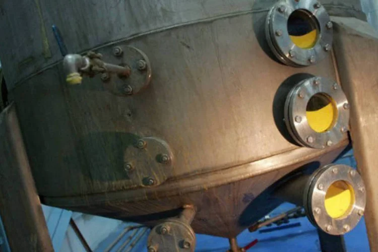 
	Concentrado de ur&acirc;nio: relat&oacute;rio dessa semana da AIEA tamb&eacute;m deve incluir dados mostrando que o Ir&atilde; est&aacute; limitando o crescimento de seu estoque nuclear mais sens&iacute;vel
 (AFP / Behrouz Mehri)