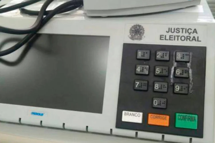 Urna com tecla 3 colada em Goiás (Divulgação/TRE de Goiás)