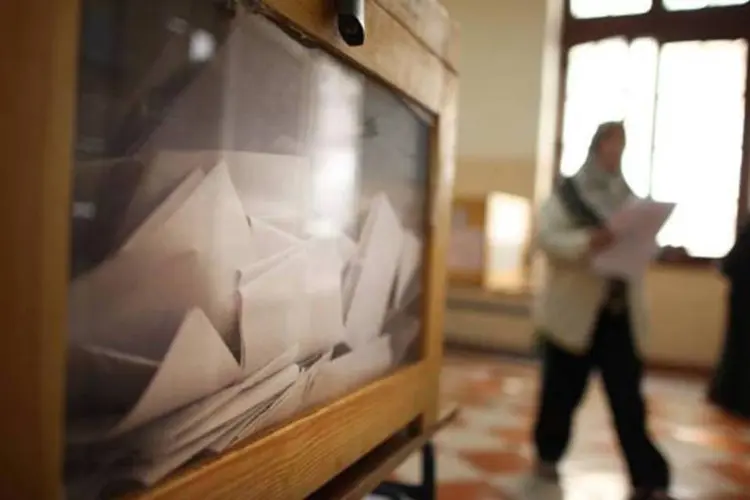 Urna com os votos no Egito: proposta antecipa em um mês a escolha do presidente (Peter Macdiarmid/Getty Images)