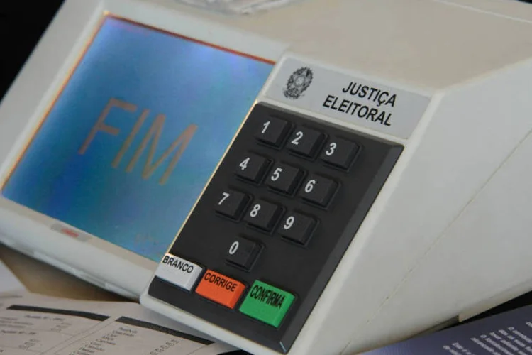 
	Urna eletr&ocirc;nica: voto em tr&acirc;nsito passou a valer a partir das elei&ccedil;&otilde;es de 2010. Com ele, o eleitor pode votar fora de seu domic&iacute;lio eleitoral e apenas para presidente
 (Elza Fiúza/ABr)