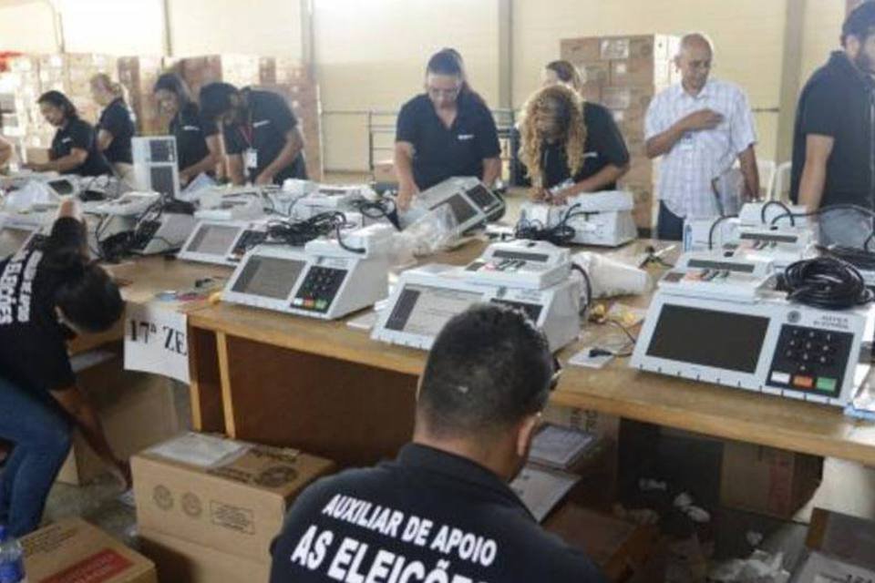 TRE-DF lacra as urnas eletrônicas que serão usadas nas eleições de outubro (Antonio Cruz/Agência Brasil/Divulgação)