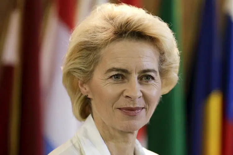 
	A ministra da Defesa alem&atilde;, Ursula Von Der Leyen: &quot;vamos pedir em breve ao Parlamento que aprove o envio de at&eacute; 650 soldados&quot;
 (Max Rossi/REUTERS)