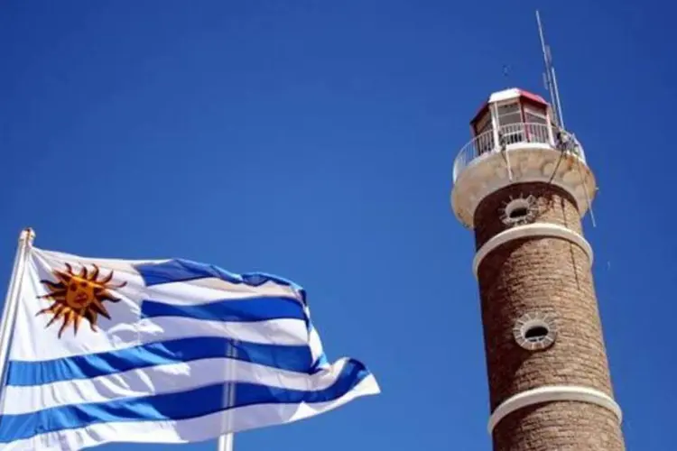 
	Bandeira uruguaia: Jos&eacute; Mujica, afirmou na semana passada que o Mercosul esta&nbsp;&quot;muito perto&quot;&nbsp;de fechar uma proposta comum para um Tratado de Livre-Com&eacute;rcio com a Uni&atilde;o Europeia (Matt Rubens/Wikimedia Commons)