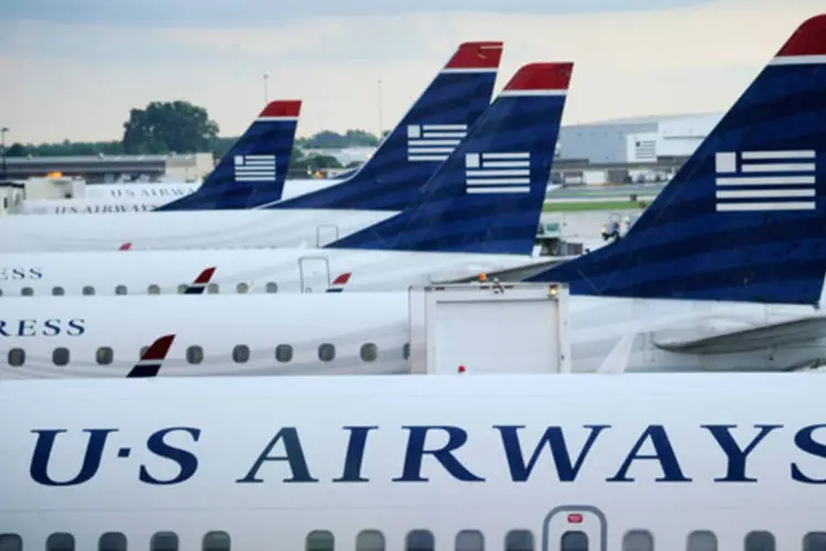 
	A uni&atilde;o entre a American Airlines e a US Airways deve dar origem &agrave; maior empresa a&eacute;rea de passageiros do mundo
 (Kevork Djansezian/Getty Images)