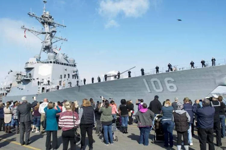 O navio USS Stockdal (DDG 106): destróier de mísseis guiados da marinha americana é movido a biocombustível. (Divulgação U.S. Navy)