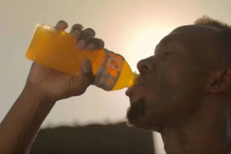
	Usain Bolt: &ldquo;Na vida de um recordista mundial, a dedica&ccedil;&atilde;o integral ao esporte &eacute; a condi&ccedil;&atilde;o para a vit&oacute;ria&quot;
 (Reprodução / YouTube)