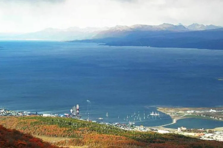 A vista de Ushuaia: belas paisagens servem de inspiração (Remi Jouan/Wikimedia Commons)