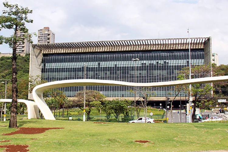 
	Usiminas: novo presidente afirmou que renegocia&ccedil;&atilde;o das d&iacute;vidas ser&aacute; conclu&iacute;da no prazo e capitaliza&ccedil;&atilde;o dar&aacute; f&ocirc;lego &agrave; empresa
 (Wikimedia Commons)