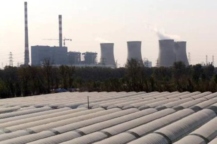 
	Ind&uacute;stria na China: produ&ccedil;&atilde;o industrial cresceu ao ritmo mais fraco em quase seis anos em agosto
 (Goh Chai Hin/AFP)