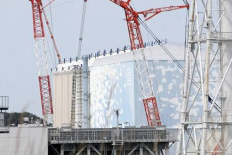 
	Usina nuclear de Fukushima: ap&oacute;s o acidente, o pa&iacute;s mant&eacute;m detidos por seguran&ccedil;a ou revis&otilde;es 48 de seus 50 reatores nucleares
 (Tomohiro Ohsumi/AFP)