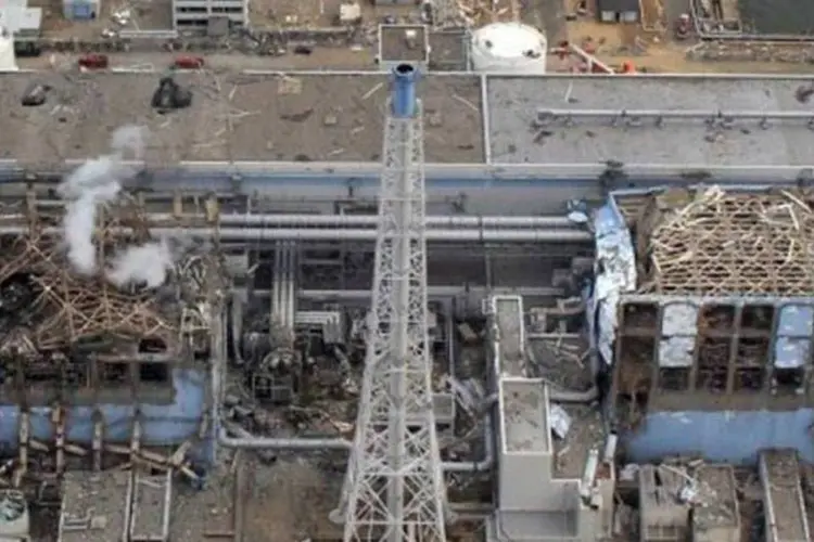 A usina nuclear de Fukushima foi gravemente danificada pelo tsunami de 11 de março, que paralisou os sistemas de refrigeração e abriu a pior crise nuclear dos últimos 25 anos (AFP/Air Photo Service/Ho/Arquivo)