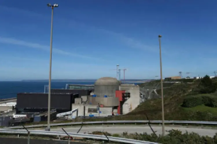 
	Usina nuclear da EDF na Fran&ccedil;a: a EDF disse ainda ter comunicado sobre as fissuras por preocupa&ccedil;&atilde;o em manter a &quot;abertura e a transpar&ecirc;ncia&quot;
 (Charly Triballeau/ AFP)
