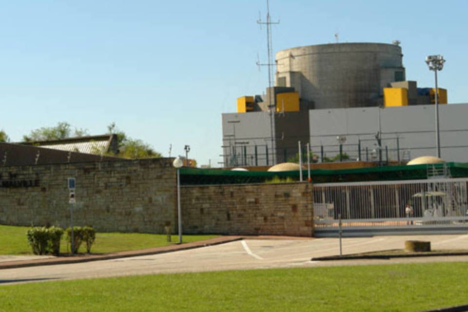França considera abandonar energia nuclear